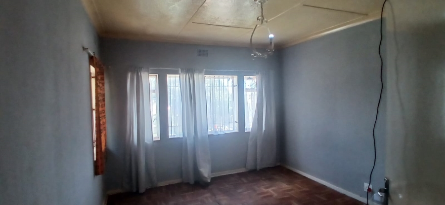 3 Bedroom Property for Sale in Linmeyer Gauteng