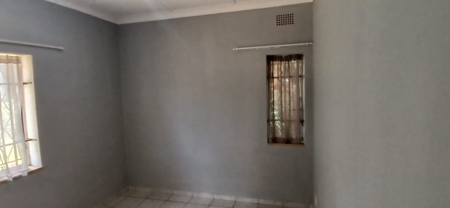 3 Bedroom Property for Sale in Linmeyer Gauteng