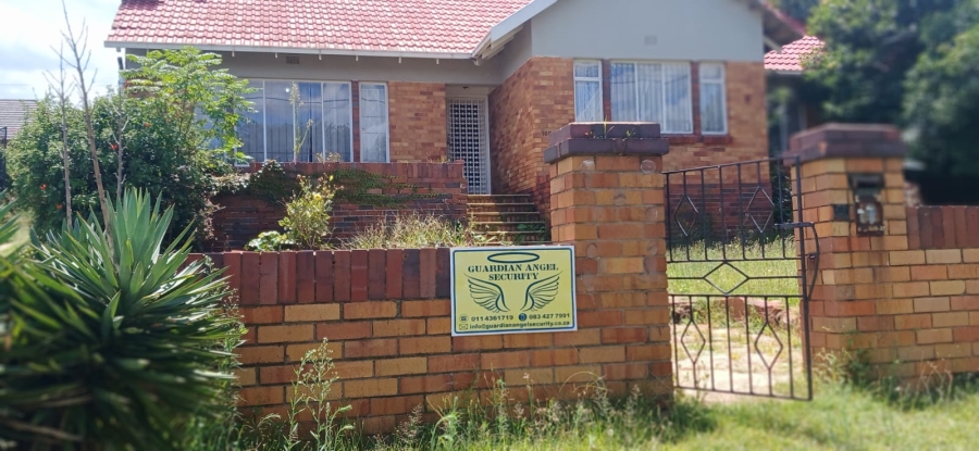 3 Bedroom Property for Sale in Linmeyer Gauteng