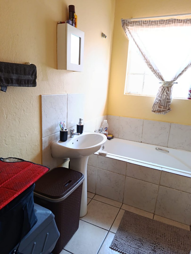To Let 2 Bedroom Property for Rent in The Orchards Gauteng