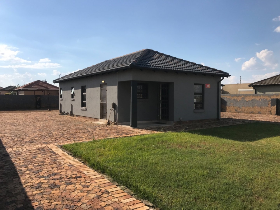 3 Bedroom Property for Sale in Azaadville Gardens Gauteng