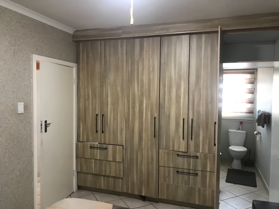 3 Bedroom Property for Sale in Azaadville Gardens Gauteng