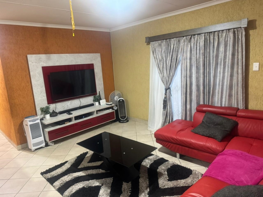 3 Bedroom Property for Sale in Azaadville Gardens Gauteng