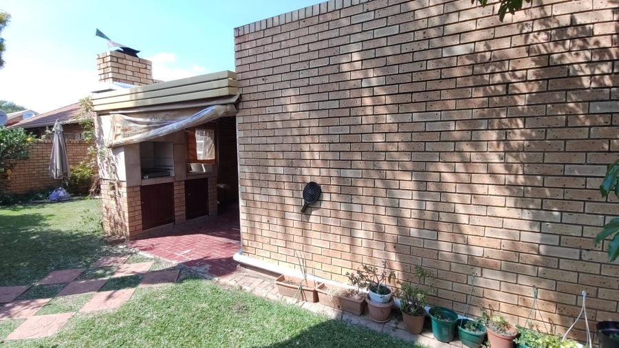 2 Bedroom Property for Sale in Sinoville Gauteng