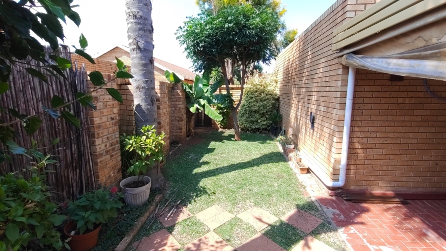 2 Bedroom Property for Sale in Sinoville Gauteng