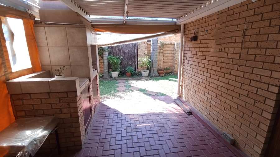 2 Bedroom Property for Sale in Sinoville Gauteng