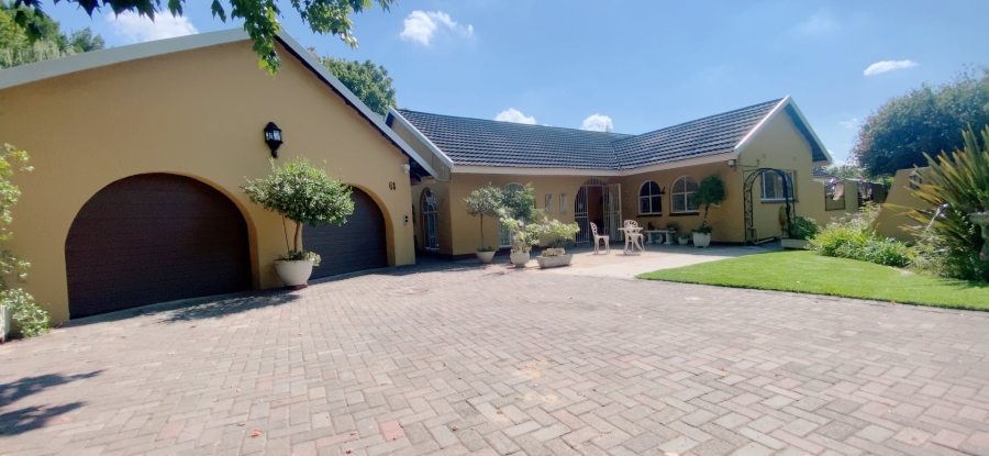 4 Bedroom Property for Sale in Three Rivers Proper Gauteng