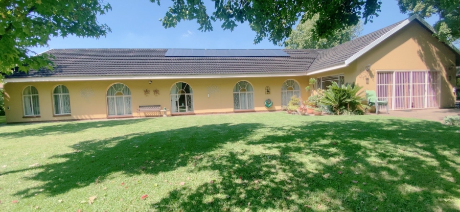 4 Bedroom Property for Sale in Three Rivers Proper Gauteng