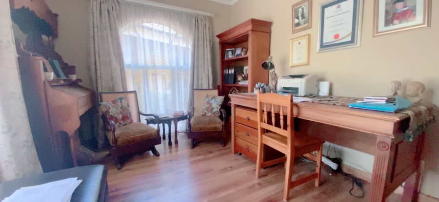 4 Bedroom Property for Sale in Three Rivers Proper Gauteng