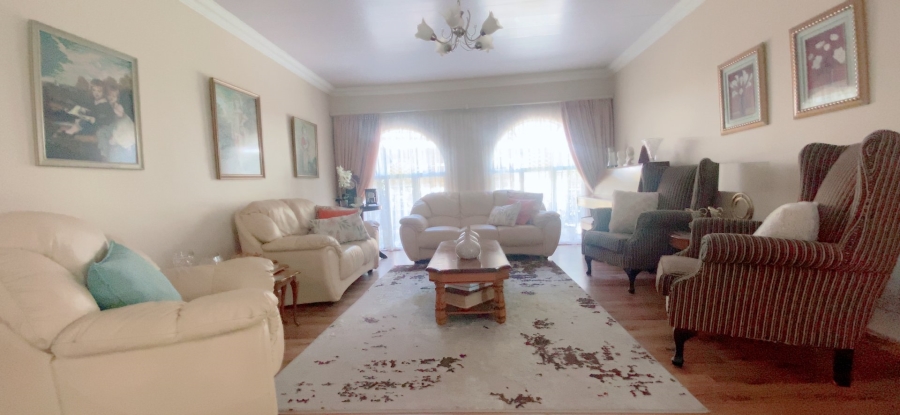 4 Bedroom Property for Sale in Three Rivers Proper Gauteng