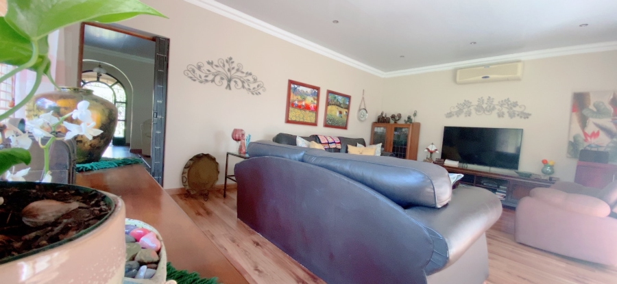 4 Bedroom Property for Sale in Three Rivers Proper Gauteng