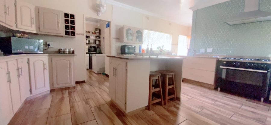 4 Bedroom Property for Sale in Three Rivers Proper Gauteng