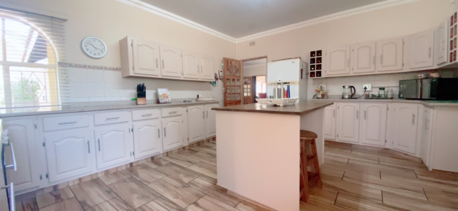 4 Bedroom Property for Sale in Three Rivers Proper Gauteng