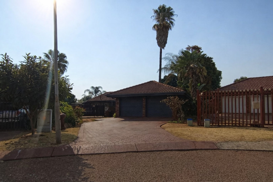 3 Bedroom Property for Sale in Pierre Van Ryneveld Gauteng
