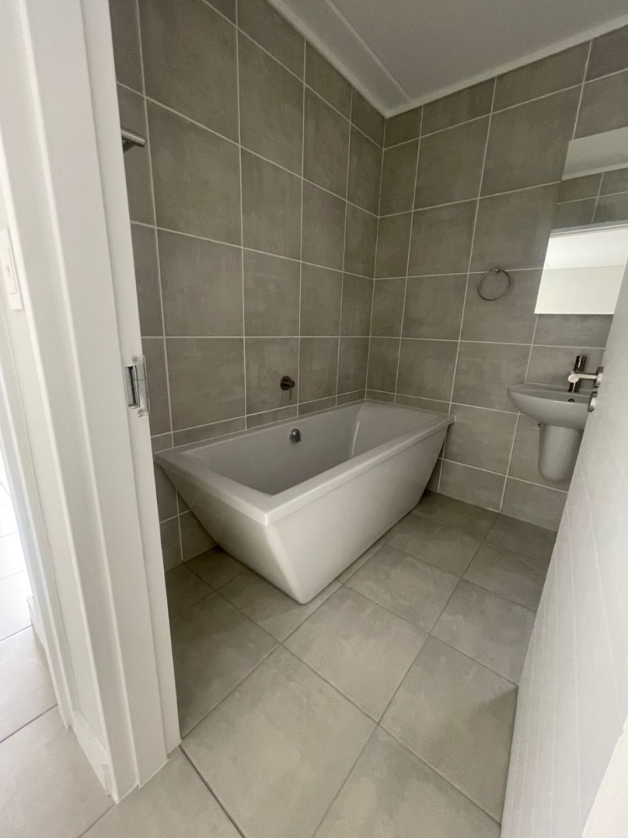 To Let 1 Bedroom Property for Rent in Mooikloof Gauteng