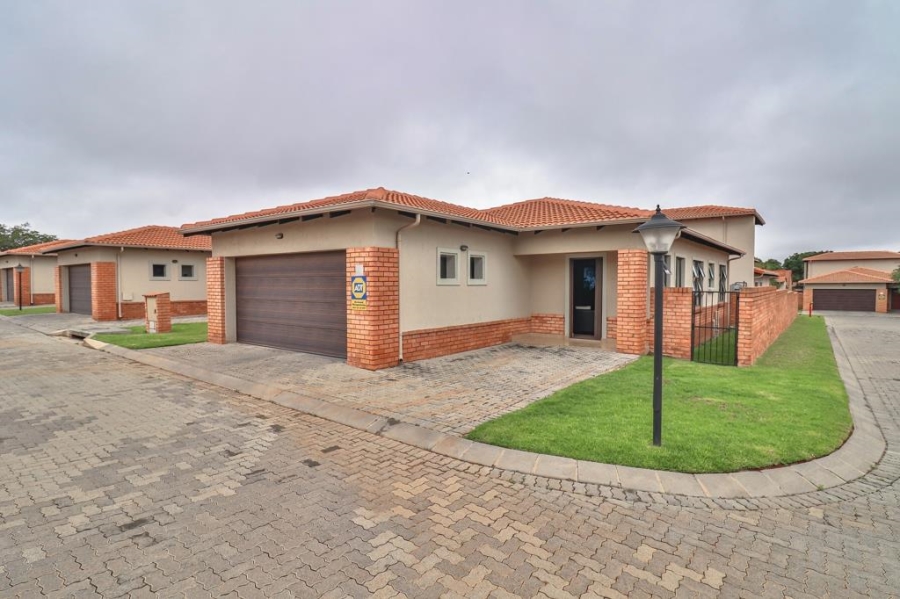 3 Bedroom Property for Sale in Noordwyk Gauteng