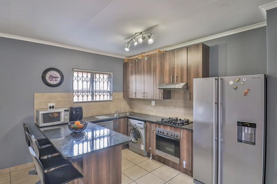 3 Bedroom Property for Sale in Noordwyk Gauteng
