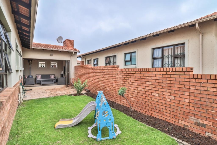 3 Bedroom Property for Sale in Noordwyk Gauteng