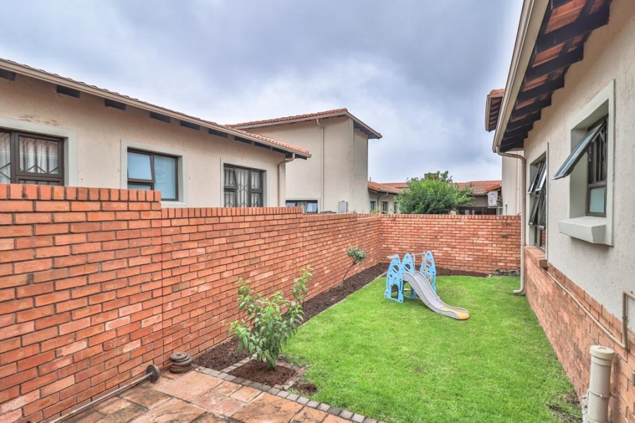 3 Bedroom Property for Sale in Noordwyk Gauteng