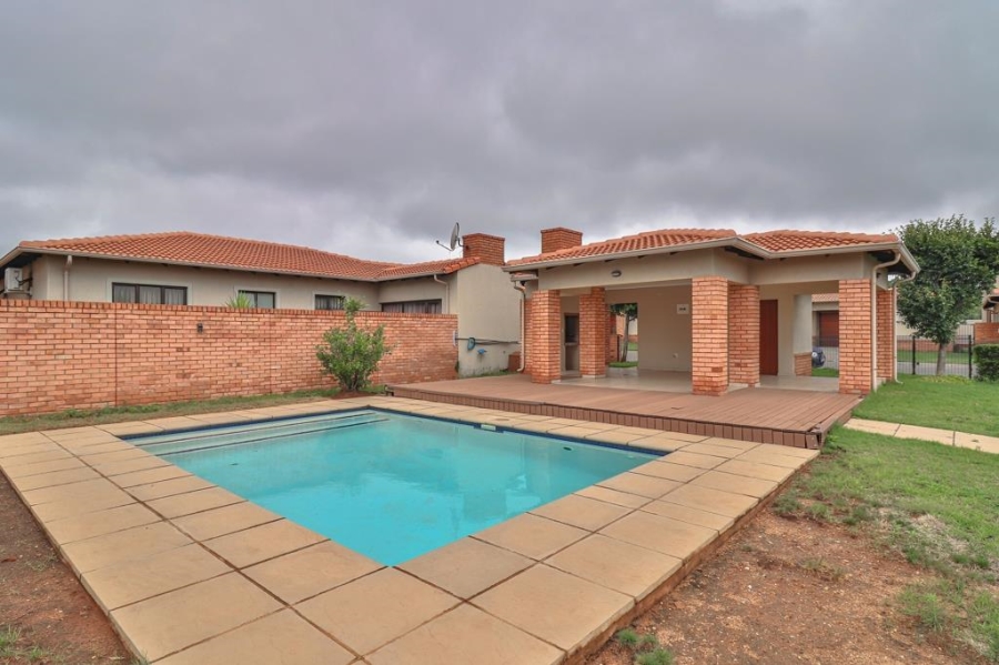 3 Bedroom Property for Sale in Noordwyk Gauteng