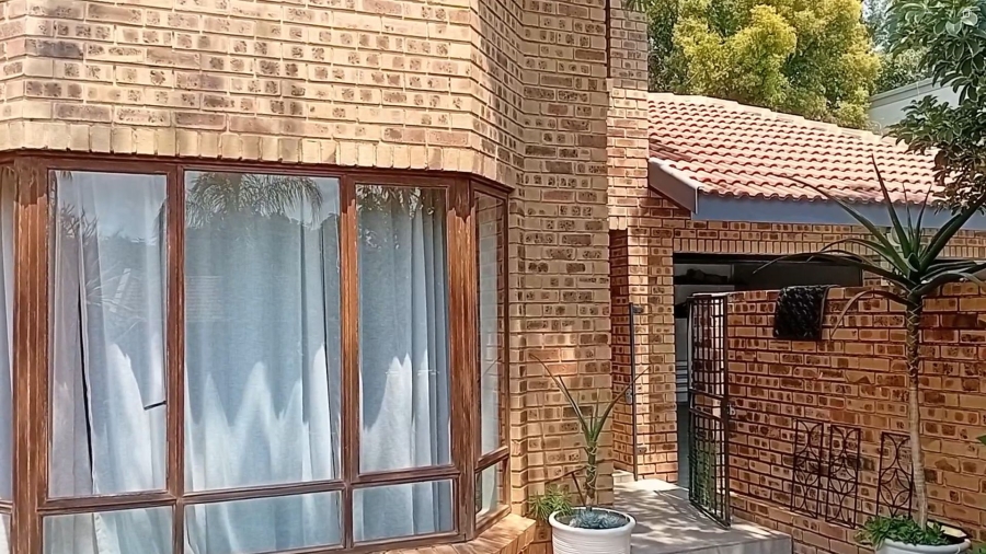 4 Bedroom Property for Sale in Silver Lakes Gauteng