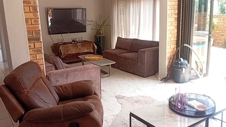 4 Bedroom Property for Sale in Silver Lakes Gauteng