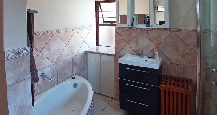 4 Bedroom Property for Sale in Sunward Park Gauteng