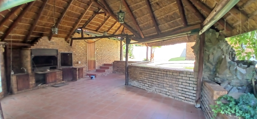 4 Bedroom Property for Sale in The Reeds Gauteng