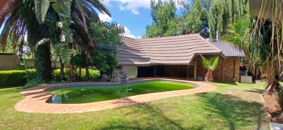 4 Bedroom Property for Sale in The Reeds Gauteng