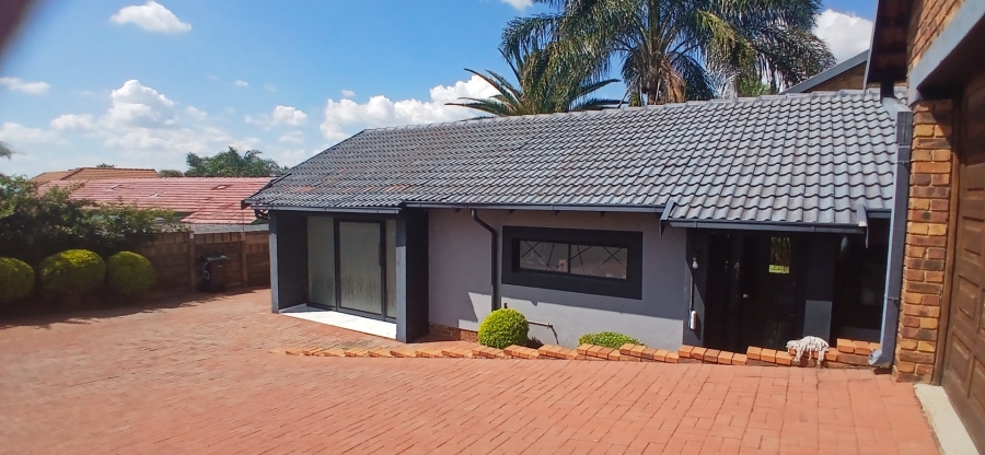 4 Bedroom Property for Sale in The Reeds Gauteng