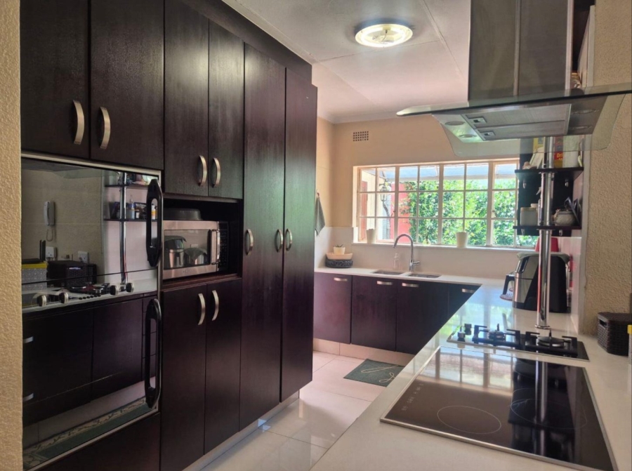 3 Bedroom Property for Sale in Buccleuch Gauteng