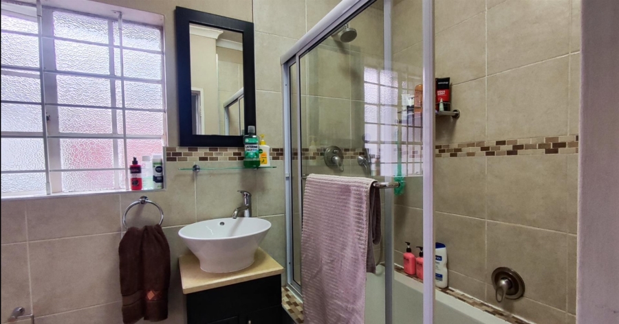 3 Bedroom Property for Sale in Buccleuch Gauteng