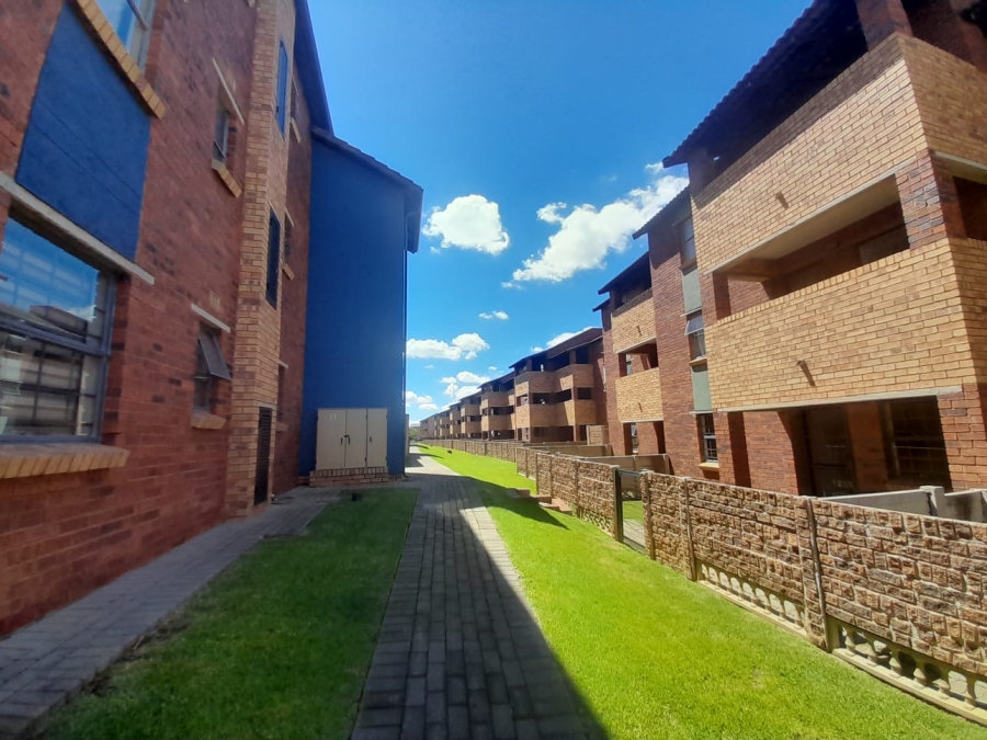 2 Bedroom Property for Sale in Olifantsvlei Gauteng