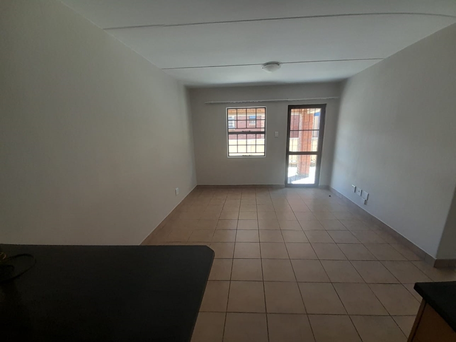 2 Bedroom Property for Sale in Olifantsvlei Gauteng