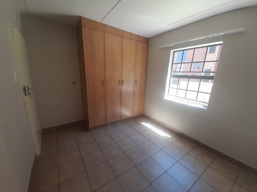 2 Bedroom Property for Sale in Olifantsvlei Gauteng