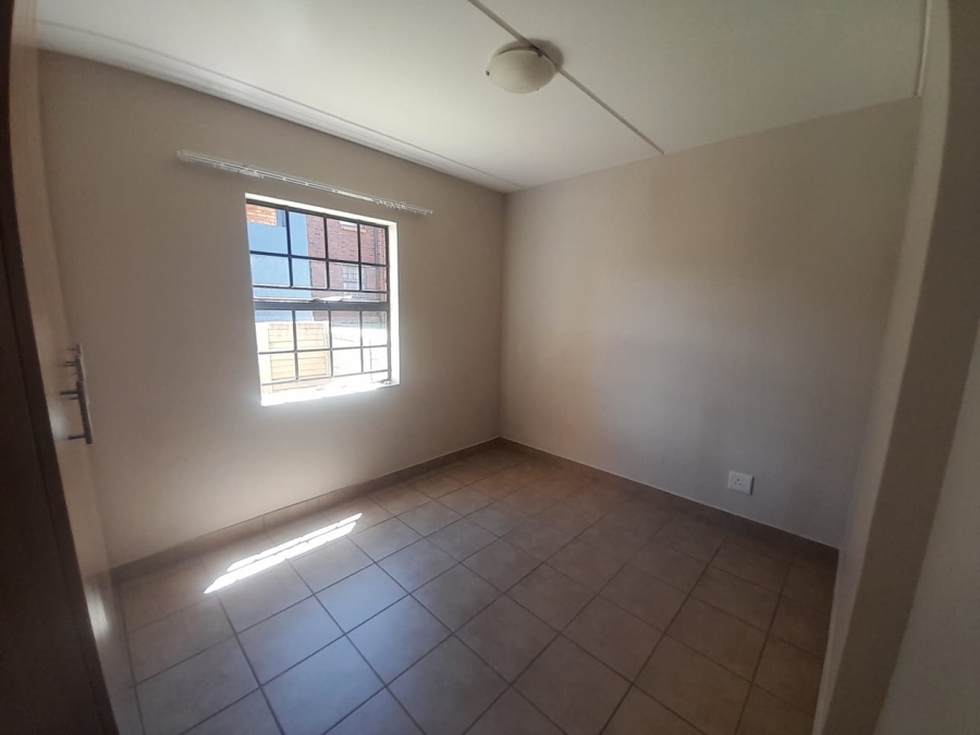 2 Bedroom Property for Sale in Olifantsvlei Gauteng