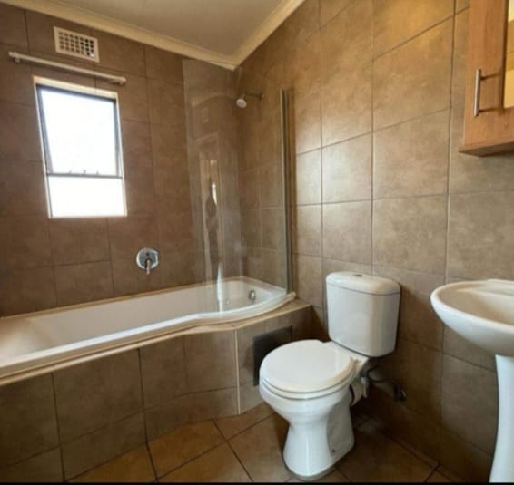 2 Bedroom Property for Sale in Olifantsvlei Gauteng