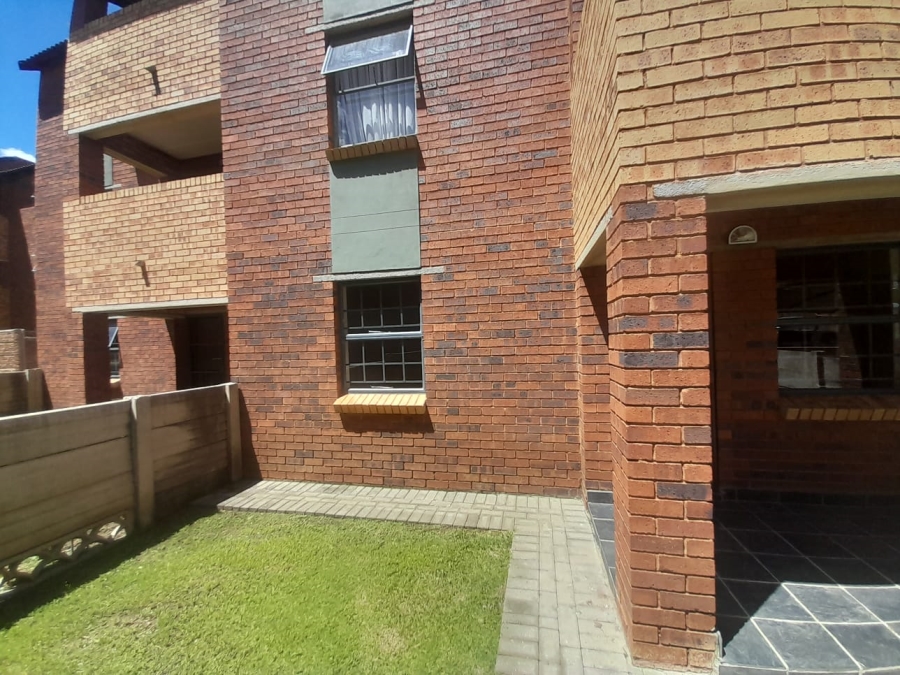 2 Bedroom Property for Sale in Olifantsvlei Gauteng