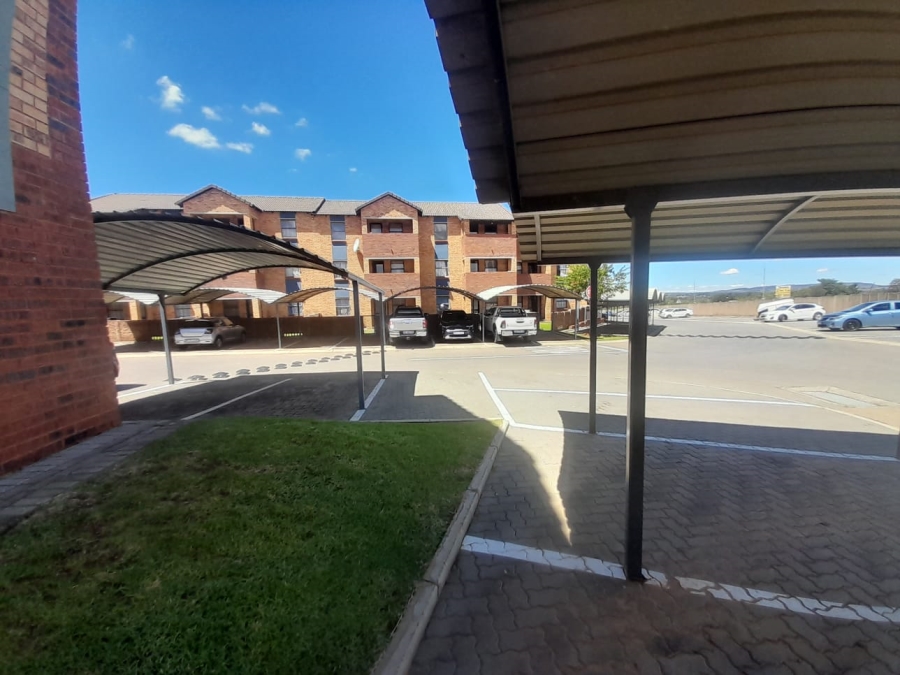 2 Bedroom Property for Sale in Olifantsvlei Gauteng