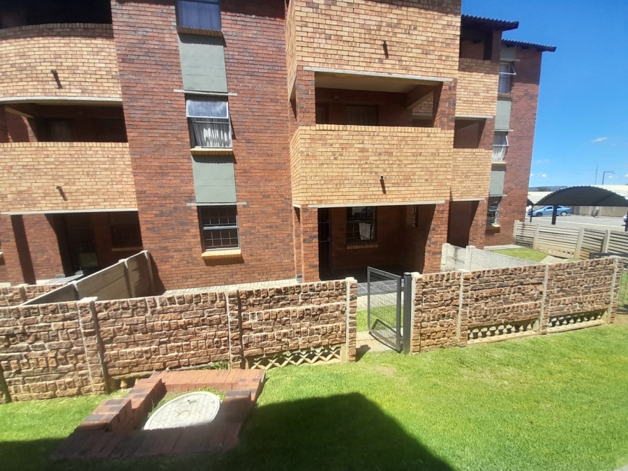 2 Bedroom Property for Sale in Olifantsvlei Gauteng