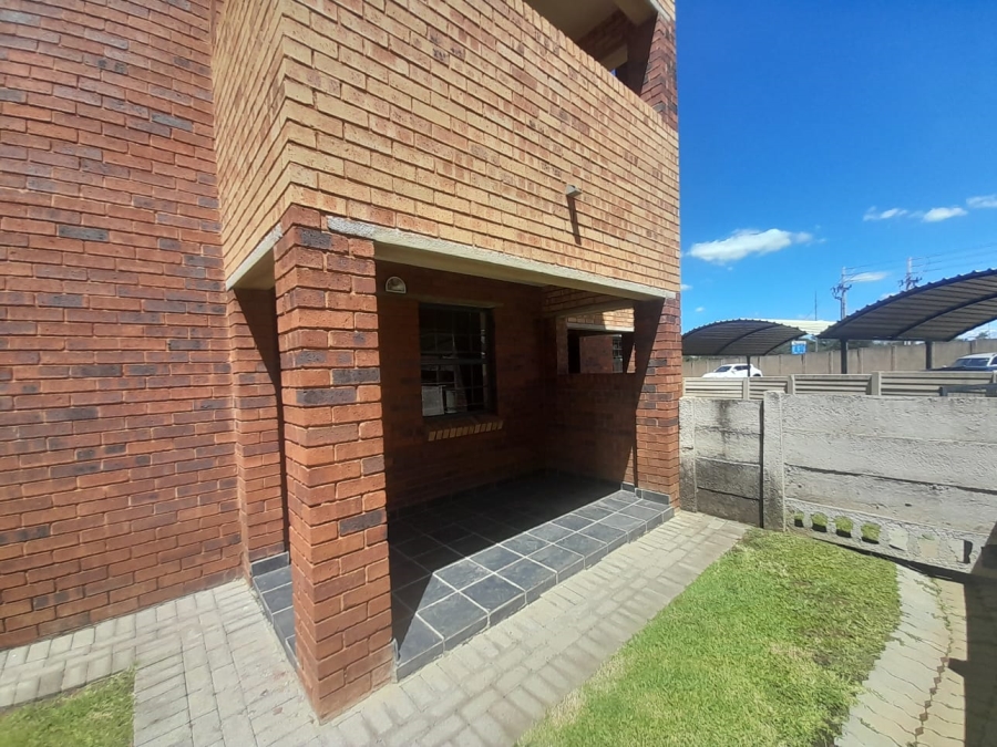 2 Bedroom Property for Sale in Olifantsvlei Gauteng