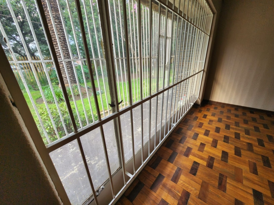 2 Bedroom Property for Sale in Crown Gardens Gauteng