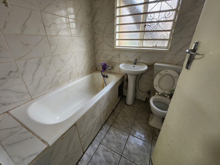 2 Bedroom Property for Sale in Crown Gardens Gauteng
