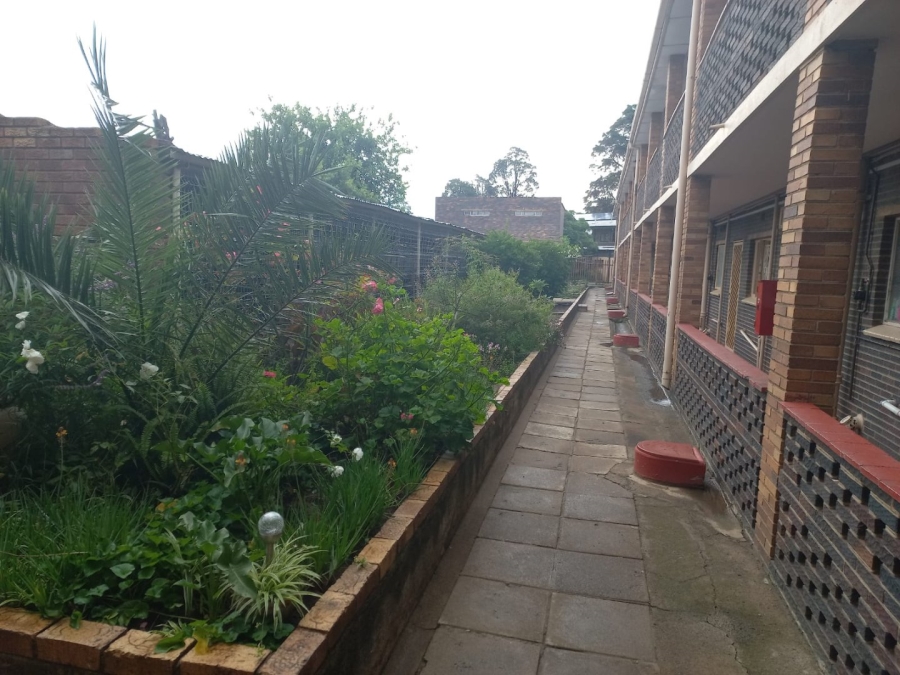 2 Bedroom Property for Sale in Crown Gardens Gauteng