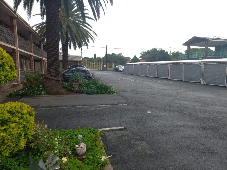 2 Bedroom Property for Sale in Crown Gardens Gauteng