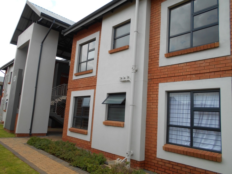 To Let 1 Bedroom Property for Rent in Louwlardia Gauteng