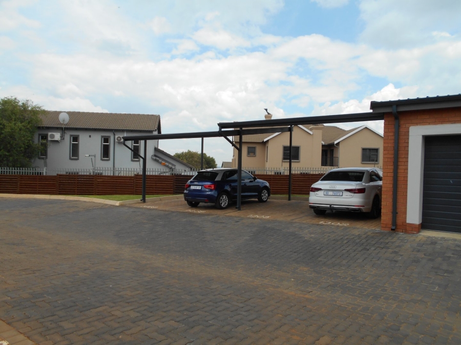 To Let 1 Bedroom Property for Rent in Louwlardia Gauteng