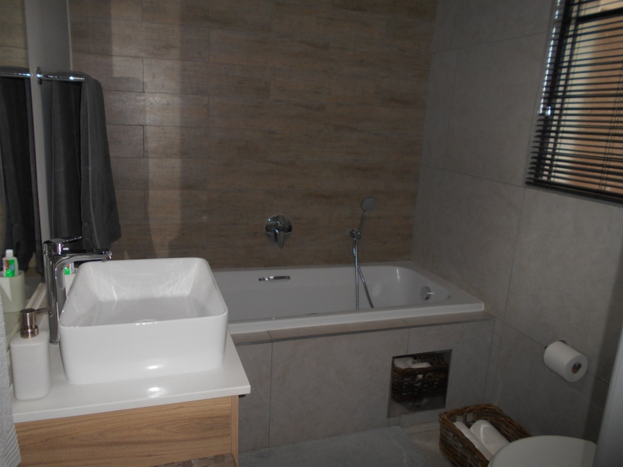 To Let 1 Bedroom Property for Rent in Louwlardia Gauteng