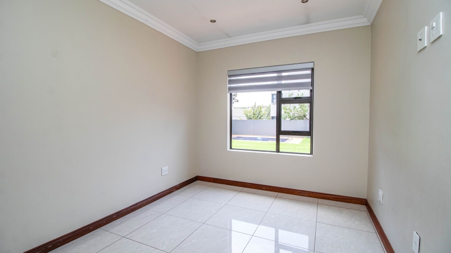 4 Bedroom Property for Sale in Serengeti Lifestyle Estate Gauteng