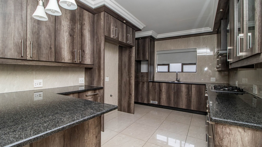 4 Bedroom Property for Sale in Serengeti Lifestyle Estate Gauteng